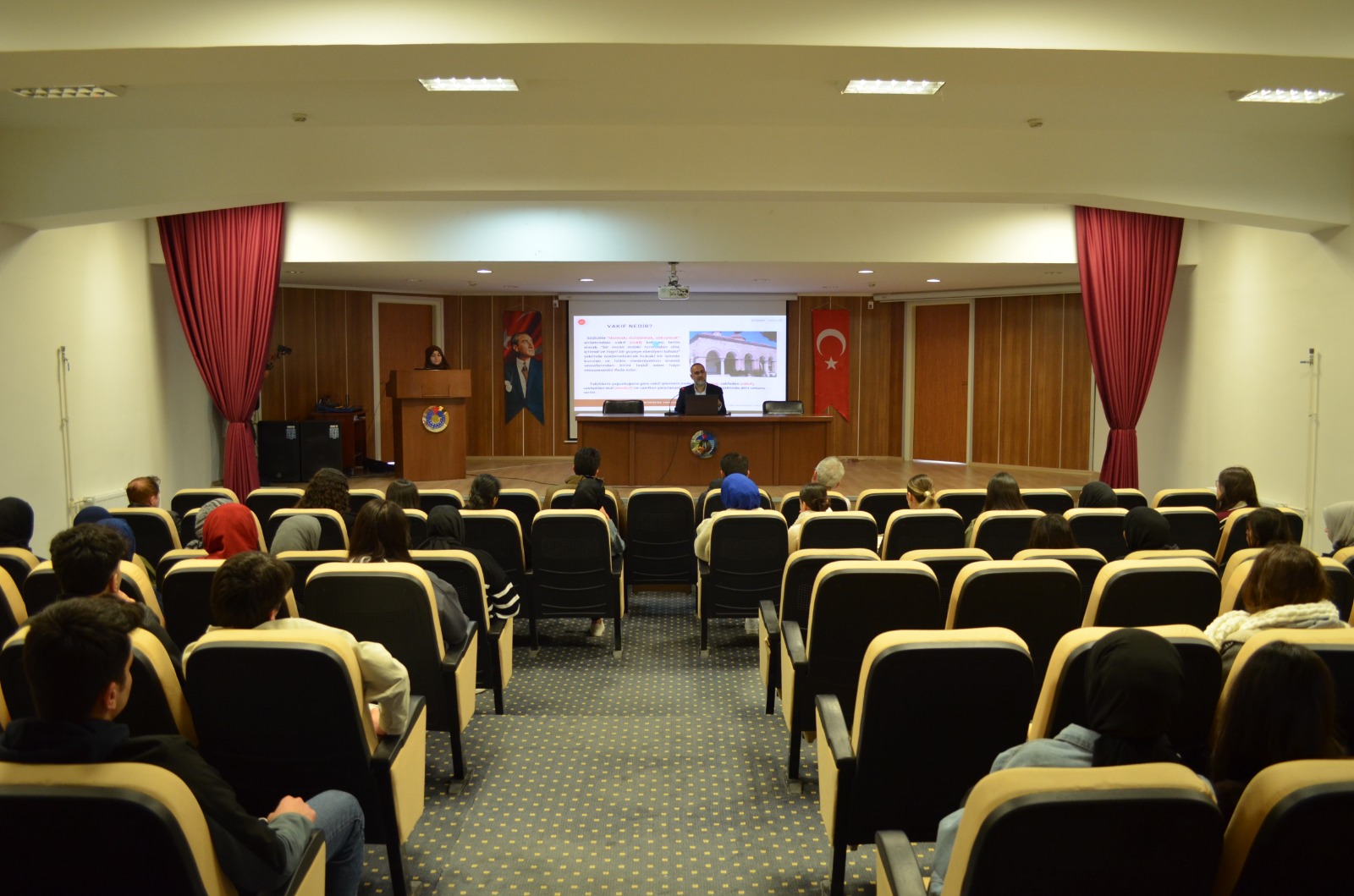 İslam Medeniyetinde Vakıflar Konulu Konferans Düzenlendi 